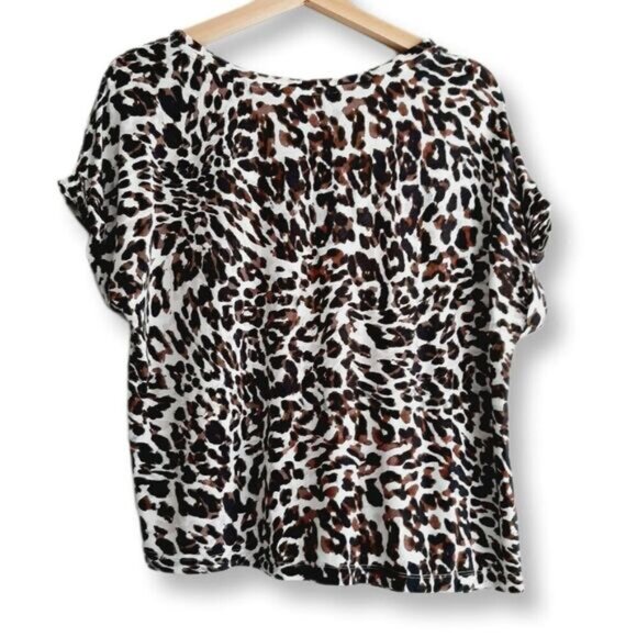 CABI Boxy Asymmetric Hem Soft Short Sleeve Leopard T-shirt Top Sz M - Picture 7 of 8